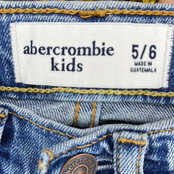 Abercrombie Kids 5/6 short distress jeans - Picture 6 of 9